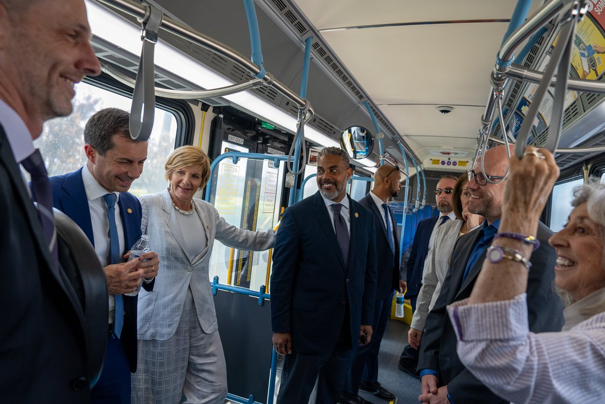 BrennaParker1's tweet image. photographed @SecretaryPete this week out in Nevada. 

Find all photos from his trip on our Flickr page: flickr.com/photos/usdot/a…