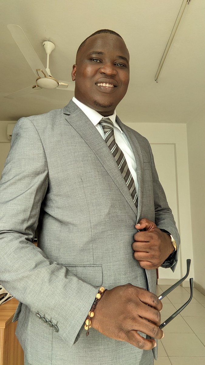 monsieurdekpe's tweet photo. They said I'm corporate today. 🌹😉 https://t.co/L9kqdxIWNY