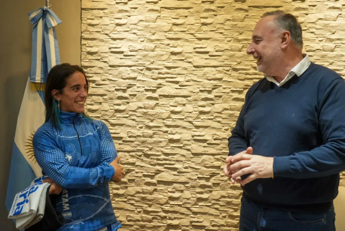 accastelloedu's tweet photo. ¡Orgullo local en el Mundial de Carrera de Obstáculos en Costa Rica! 🇦🇷👏🏻

Tuve el honor de recibir a la deportista local Victoria Gaite antes de emprender su viaje con destino mundialista.

Ella se destacó en el Campeonato Latinoamericano en Malagueño, ganando dos medallas doradas, una de plata y una de bronce.

Nosotros seguiremos acompañando y valorando el esfuerzo y dedicación de los deportistas de nuestra ciudad.

#VillaMaría #CiudadAbierta #VillaMaríaMásHumana #Deporte #OrgulloLocal