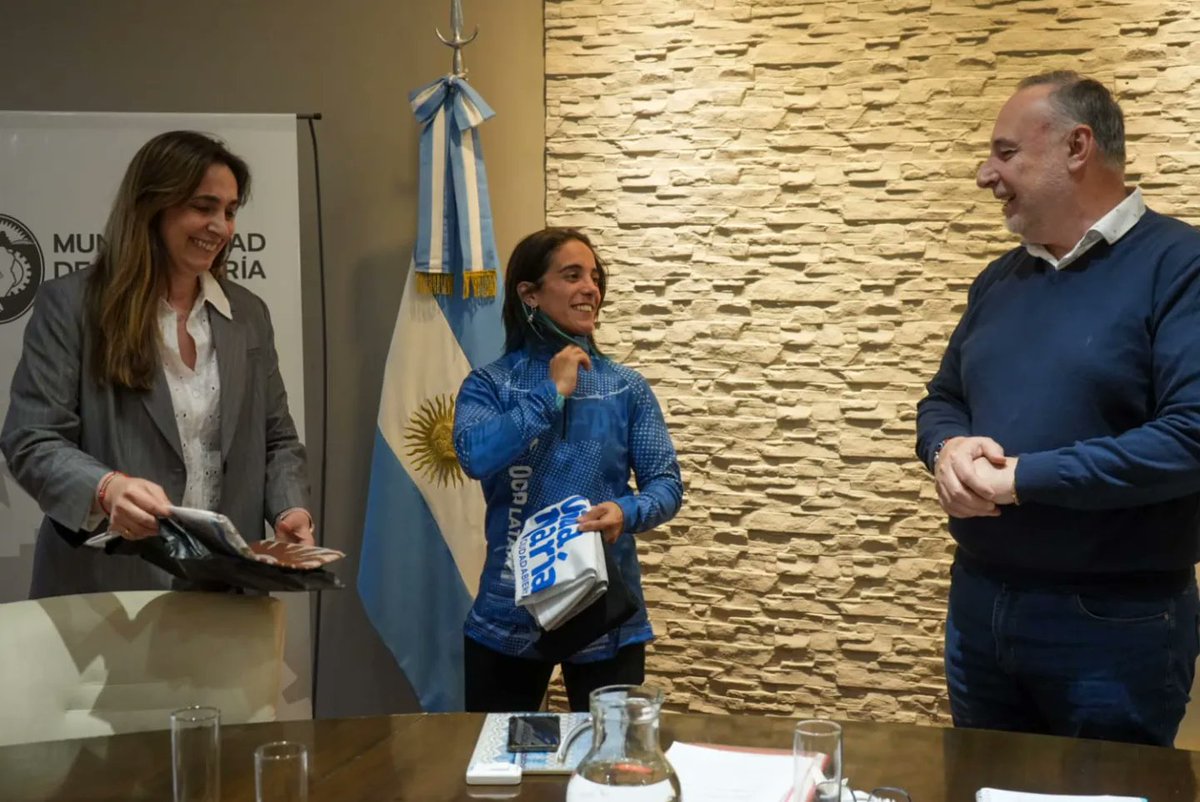 accastelloedu's tweet photo. ¡Orgullo local en el Mundial de Carrera de Obstáculos en Costa Rica! 🇦🇷👏🏻

Tuve el honor de recibir a la deportista local Victoria Gaite antes de emprender su viaje con destino mundialista.

Ella se destacó en el Campeonato Latinoamericano en Malagueño, ganando dos medallas doradas, una de plata y una de bronce.

Nosotros seguiremos acompañando y valorando el esfuerzo y dedicación de los deportistas de nuestra ciudad.

#VillaMaría #CiudadAbierta #VillaMaríaMásHumana #Deporte #OrgulloLocal