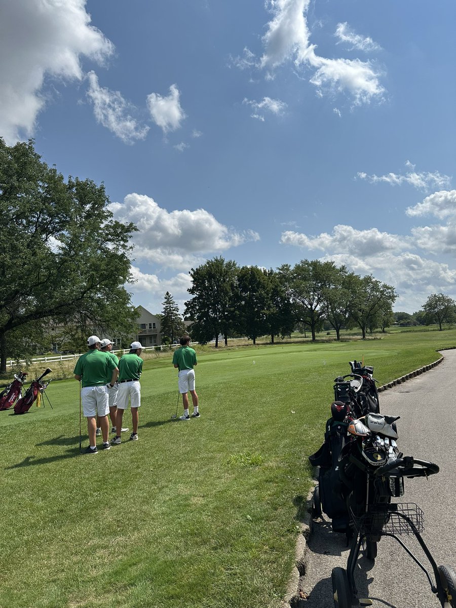 EGGolf_Boys's tweet photo. Elk Grove Early Bird Scramble kicks of the MSL golf season!!! JV and Varsity athletes working together to learn and grow the game. Come out to Fox Run and see some great high school competition. #EGPride #EGgoLow https://t.co/baoXAUgBmX