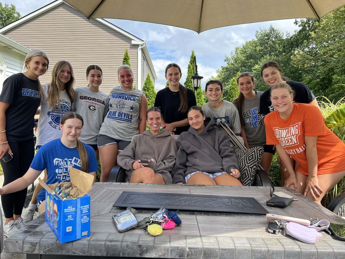 BHSgirlsvball's tweet photo. Team visit to Nicole wishing her a speedy recovery ❤️ https://t.co/4kEIAE7ppx