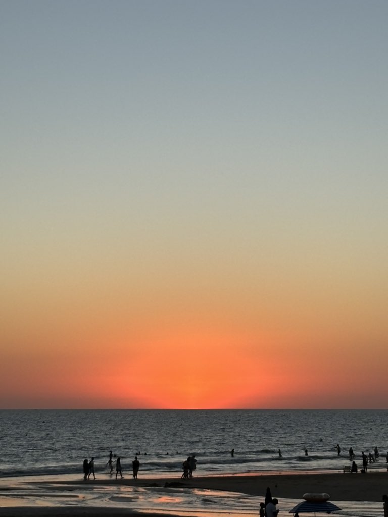inesaanchez's tweet photo. un atardecer en Cádiz https://t.co/gYWUFxMz63