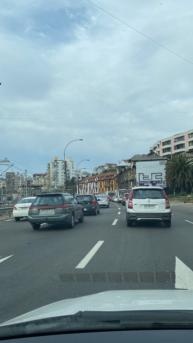 marinadelocho's tweet photo. Fin de semana largo = Santiaguinos.
Santiaguinos = Taco.
Por la csm!
#fdslargo #Santiaguinos #CongestionVehicular #Valparaíso #ViñaDelMar https://t.co/OqRLDmhlfv