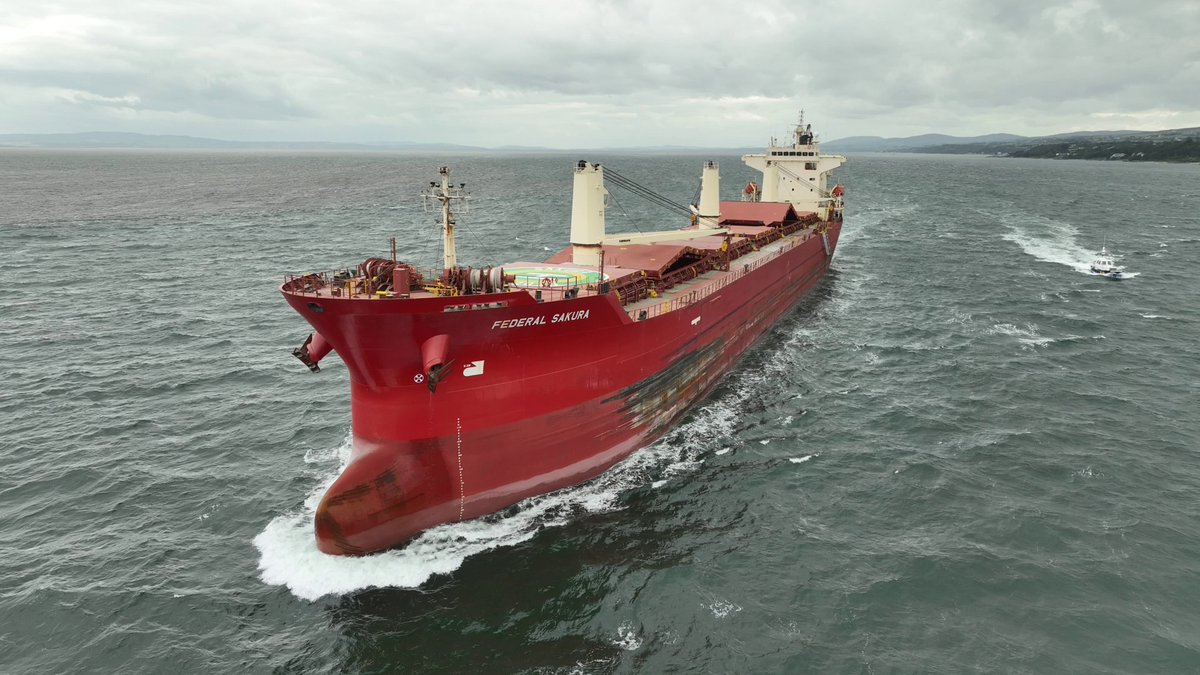 martinastro2005's tweet photo. Federal Sakura sailing outbound from Lough Foyle late this afternoon at 190m in length with a flag from the Marshall Islands. I was flying the Magic 3 in 29mph gusts with a mean wind of 23-25mph today and the drone didn't flinch even in P mode. #foyleport @fednavlimited https://t.co/m5eaStwcP9