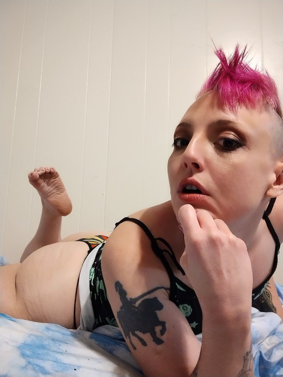 PistollePastel's tweet photo. I feel like drinking... Who wants to buy me.a bottle and play on vidchat ๐
#vidchat #foragoodtime #callgirl #gorgeous #roleplay #punkgirl https://t.co/ifxQRbGd5h