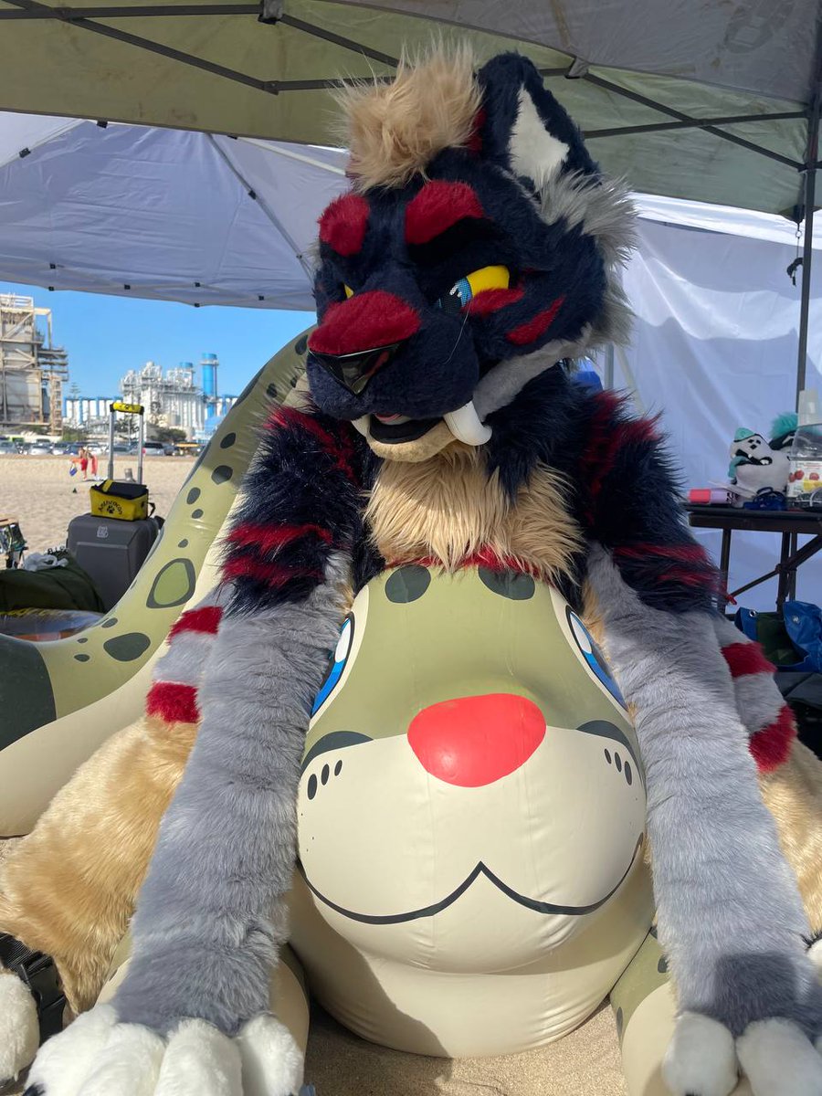 @Corktoofs <a href="/TokaiSuiting/">Tokai Suiting</a> <a href="/JohabiBiscotti/">Johabi Biscotti</a> Just lounging around :3