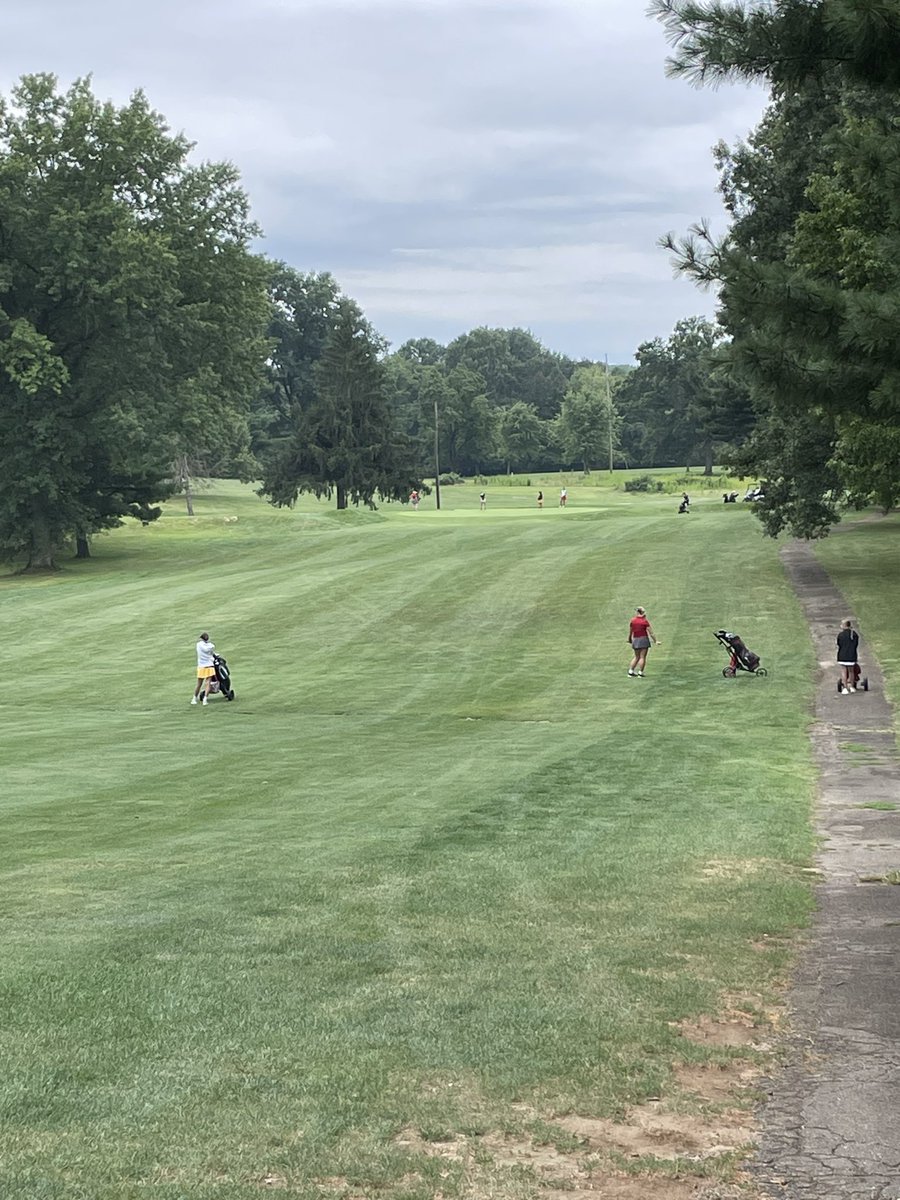 Five PR’s and a new team best 389 by these 5 ladies! Brooke’s 92, Shylah’s 97, Maggie’s 99, Kylee’s 101, Lily’s 103 secured a 6th place finish and only 8 strokes out of 2nd. Thank you Spring Hills Golf Course for treating all of these ladies like royalty!