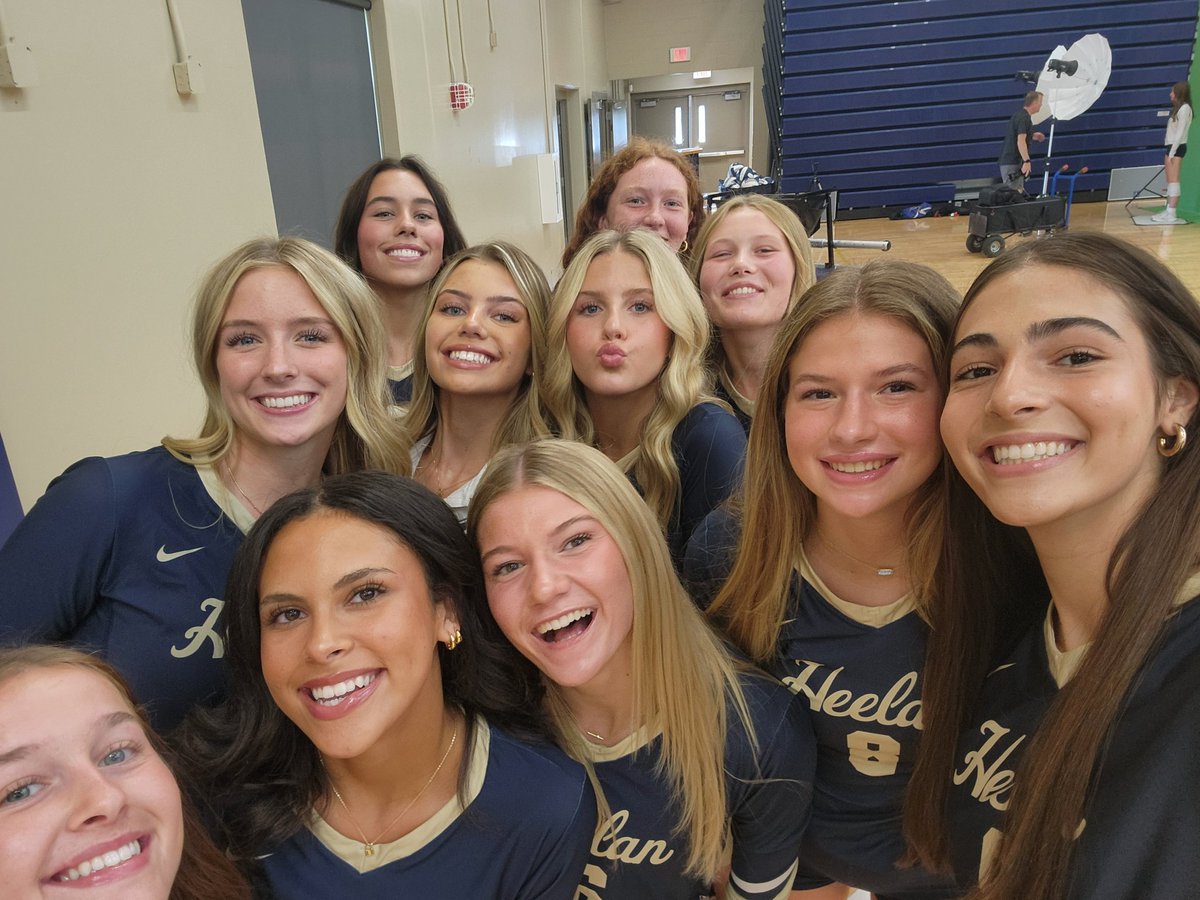BishopHeelanVB's tweet photo. It's picture day! 📷 https://t.co/FZA2LSakYB