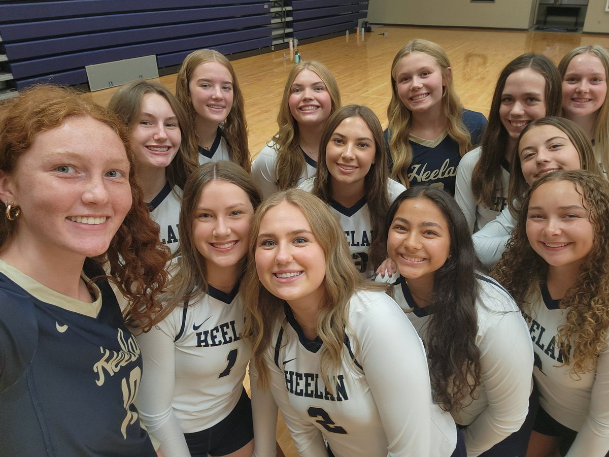 BishopHeelanVB's tweet photo. It's picture day! 📷 https://t.co/FZA2LSakYB