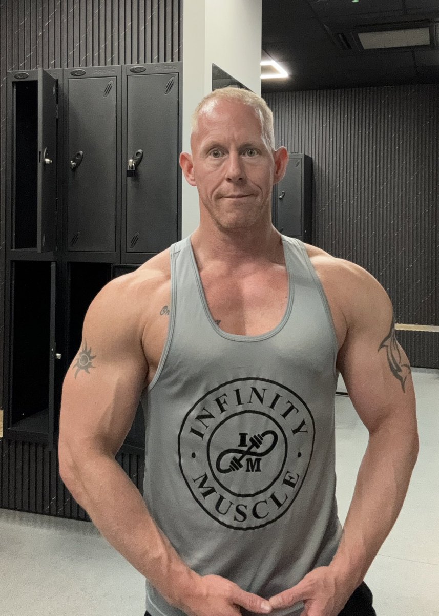 musclephil's tweet photo. Friday night chest session boxed off 💪 https://t.co/YcVnaHGAN4