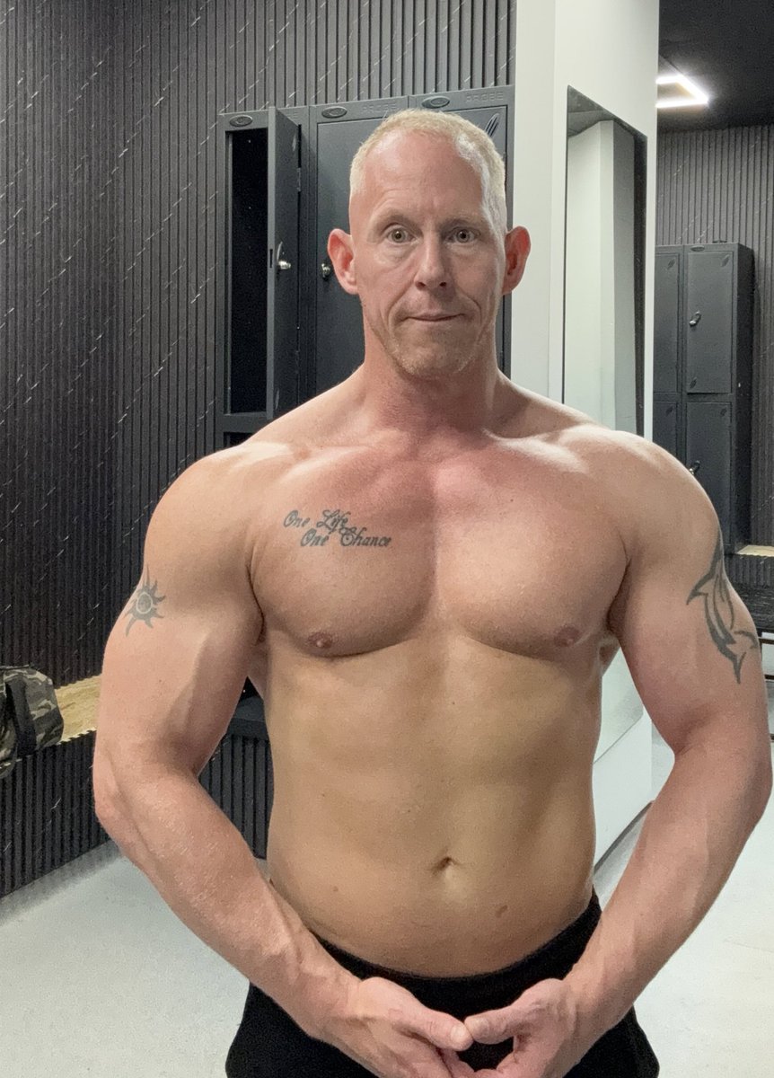 musclephil's tweet photo. Friday night chest session boxed off 💪 https://t.co/YcVnaHGAN4