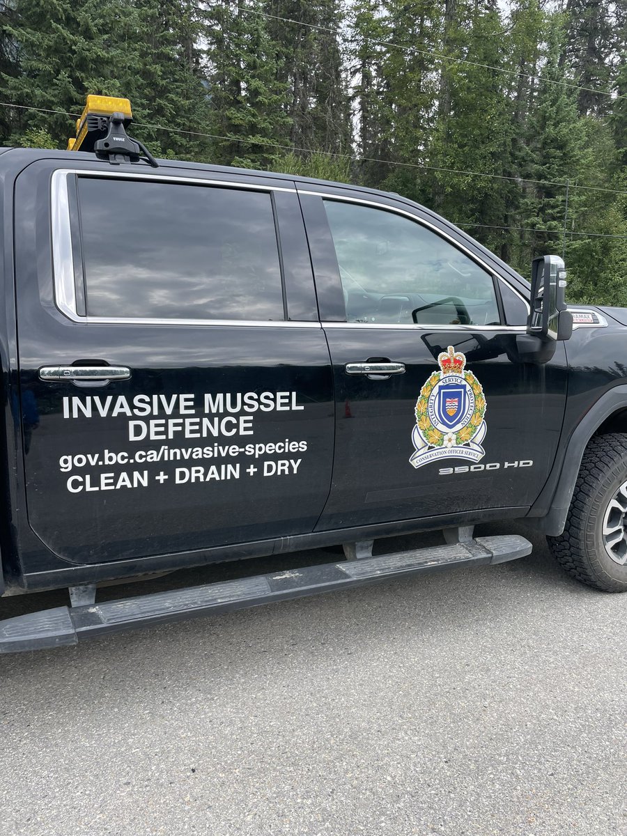 OwenTorgerson's tweet photo. This is Kilo, a K9 asset in the @_BCCOS. Kilo is based in Golden but also assists with IMD near #MtRobson because Kilo can also detect quaggua and zebra mussels!! This is Kilo’s last year with the service. #TeamValemount wishes Kilo all the best in retirement. What a good boy!! https://t.co/yJ0UgutR2D