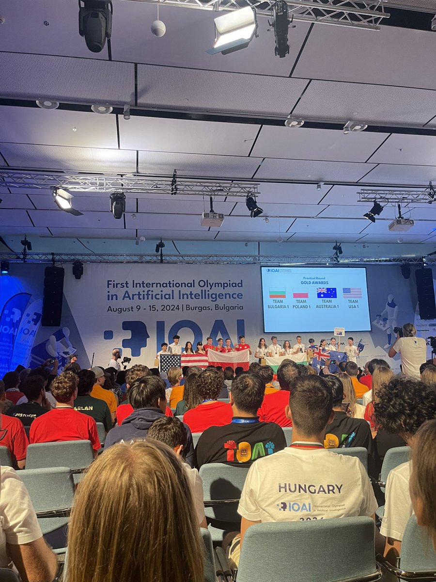 Christina ¨̮ tweet media