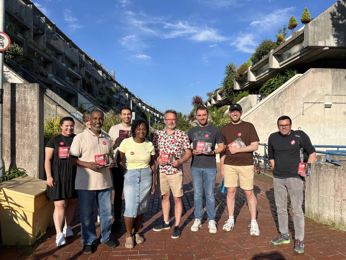 It was amazing to be joined by <a href="/HattonLloyd/">Lloyd Hatton MP 🇬🇧</a> on the Alexandra Road Estate in Kilburn tonight. 

Lots of support for <a href="/Rgt71Robert/">Robert Thompson (he/him)</a> ahead of the by-election on September 5th!