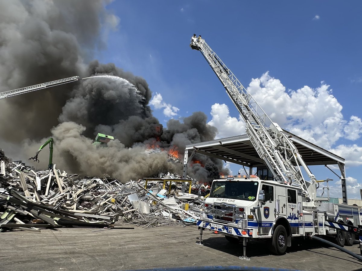 FortWorthFire's tweet photo. [8/16]- Media Advisory: The #FWFD PIO is on scene at the commercial structure fire at Texas Industrial Scrap Metal in the 3800 block of North Commerce Street. 

Media staging with the PIO is located at: NE 37th and Commerce (it is one block east of Main Street). Map of location included. 

Stay safe, #FortWorth.