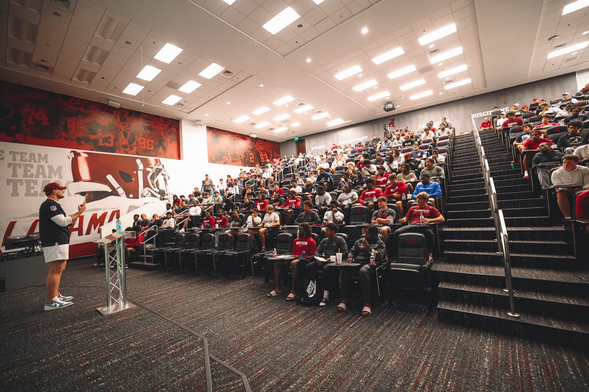 AlabamaFTBL's tweet photo. 3️⃣x DPOTY ✔️
5️⃣x First Team All-Pro ✔️
Walter Payton NFL Man of the Year ✔️
NFL 2010s All Decade Team ✔️

Huge thanks to @JJWatt for visiting and speaking to the team. 

#RollTide https://t.co/ab14ZliQlf