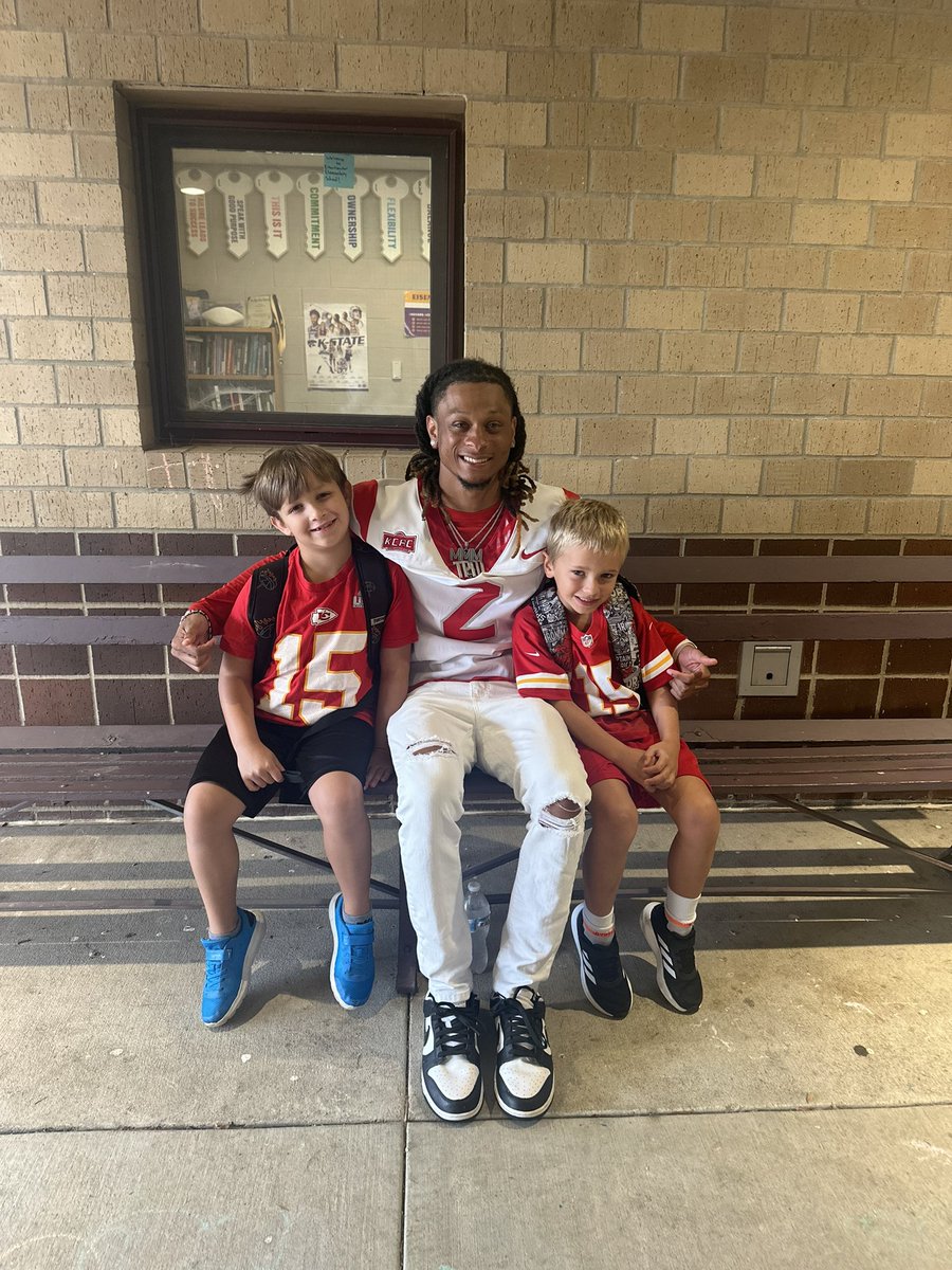 AeneasIn3D's tweet image. Live For Moments Like This, You Couldn’t Put A Price Tag On An Experience So Special 🌍📚
McPherson College X Eisenhower Elementary🖤 

#EisenhowerElementary #mcphersonfootball #transformingperformance #viral #forthekids