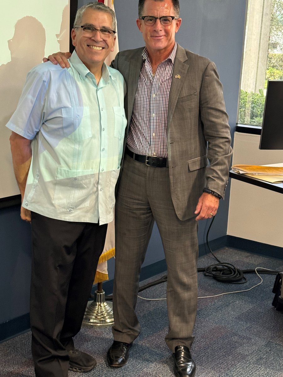 Magnusson32's tweet photo. Most proud to have been able to meet with new public defenders, this week, and answer questions they had regarding policing in general.  

Now (and throughout my policing career) in Miami-Dade County @miamidefender1 has always been the consummate professional.  

Much respect! https://t.co/AJ5254BdAv