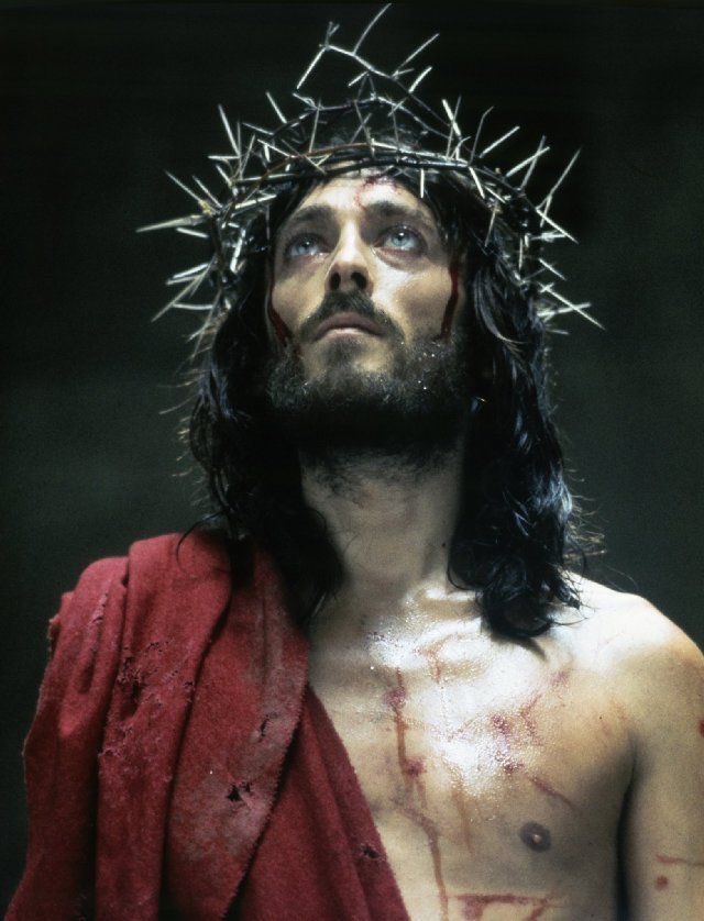 FrankMalfitano's tweet image. CLASSIC FILM MUSINGS: #English actor #RobertPowell famously played Christ in JESUS OF NAZARETH, he also played #RogerDaltry father in TOMMY, so does that mean that Tommy was Jesus son? Whoa 🤯 pass the gummies dude 😵‍💫🎵🎥🤪