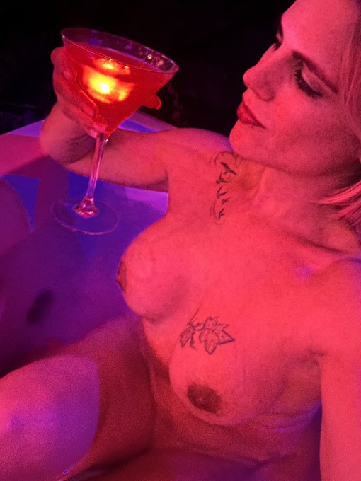 Un bon cocktail pour une nuit de folie &agrave; vous pr&eacute;parer une belle vid&eacute;o https://t.co/LbpMp5VDY8<a href="/tag/pool"class="tags"><span>#pool</span></a><a href="/tag/piscine"class="tags"><span>#piscine</span></a>