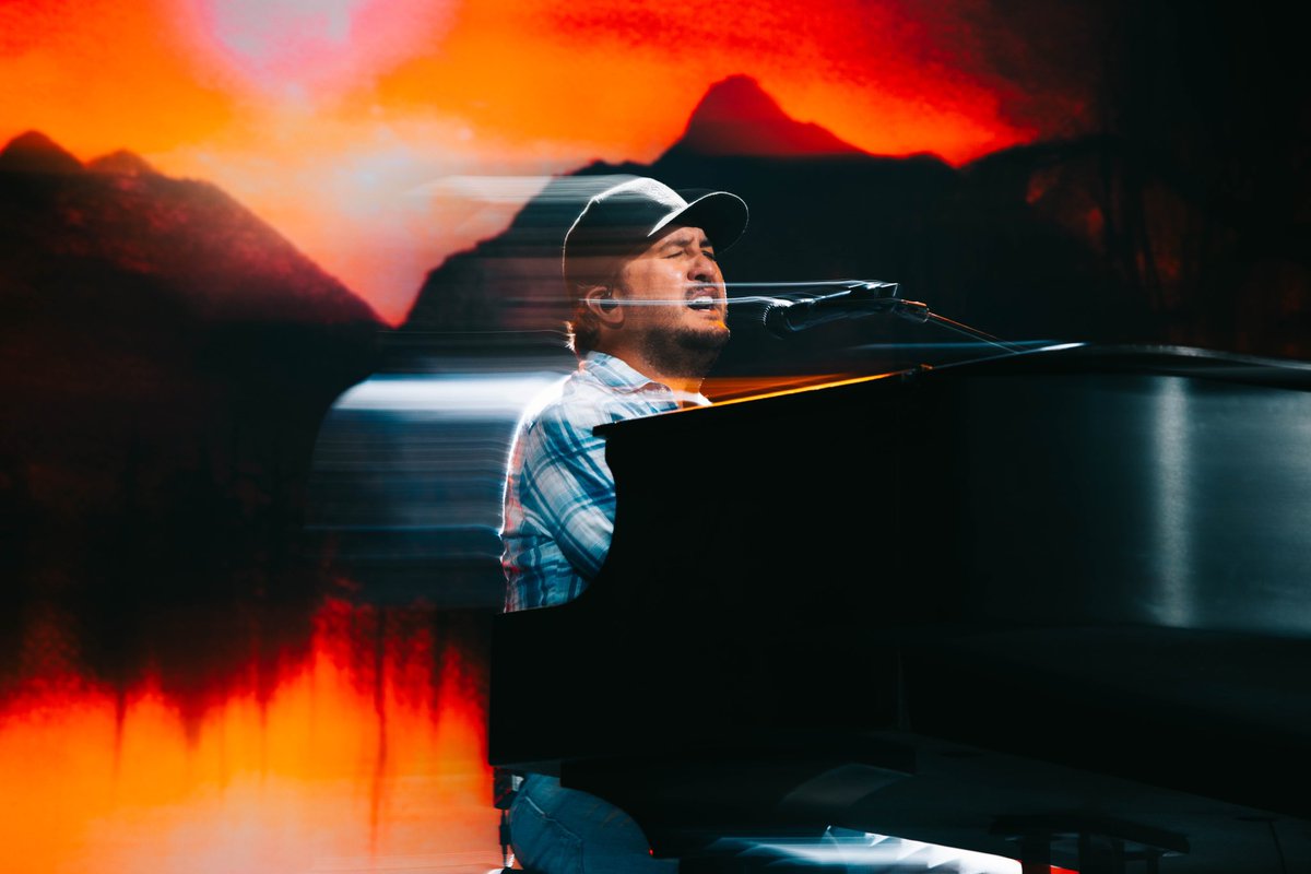 lukebryan's tweet image. Kansas City, I love y’all. Georgia, I’m coming home tomorrow #MindOfACountryBoyTour