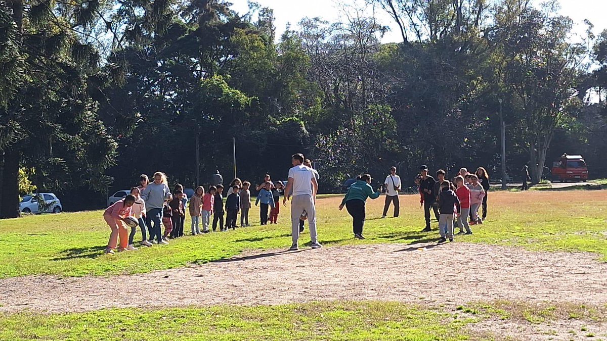 CAVencedor's tweet photo. Nuestros Gurises y gurisas que participan día a día en el Plan ABC + Deporte instalado en el Club Vencedor presenciaron el partido de los Teros en el Charrua 

Nuestra institución está abocada a poder darle a las infancias y adolescencias de la Cachimba del Piojo + https://t.co/q01basS5mv