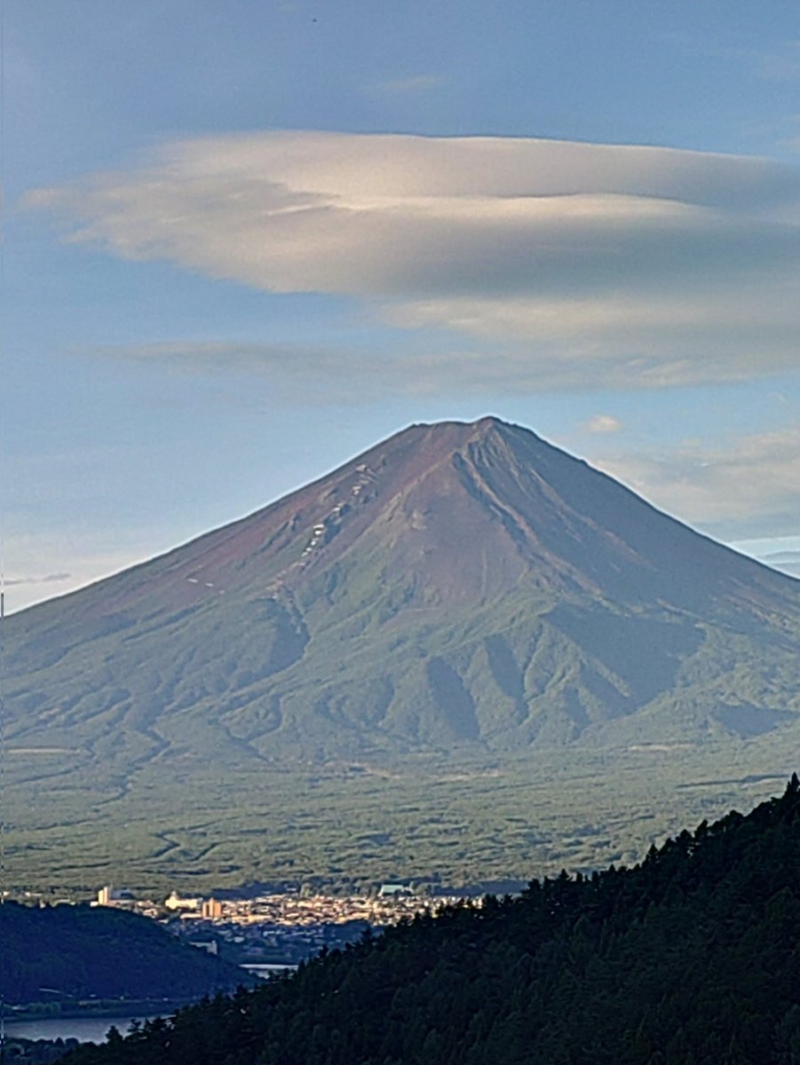 16noitamina's tweet photo. 気温19度☀️富士見橋展望台💫本日フライト✈️
#イマソラ
#富士山 https://t.co/uFLPxOZf14