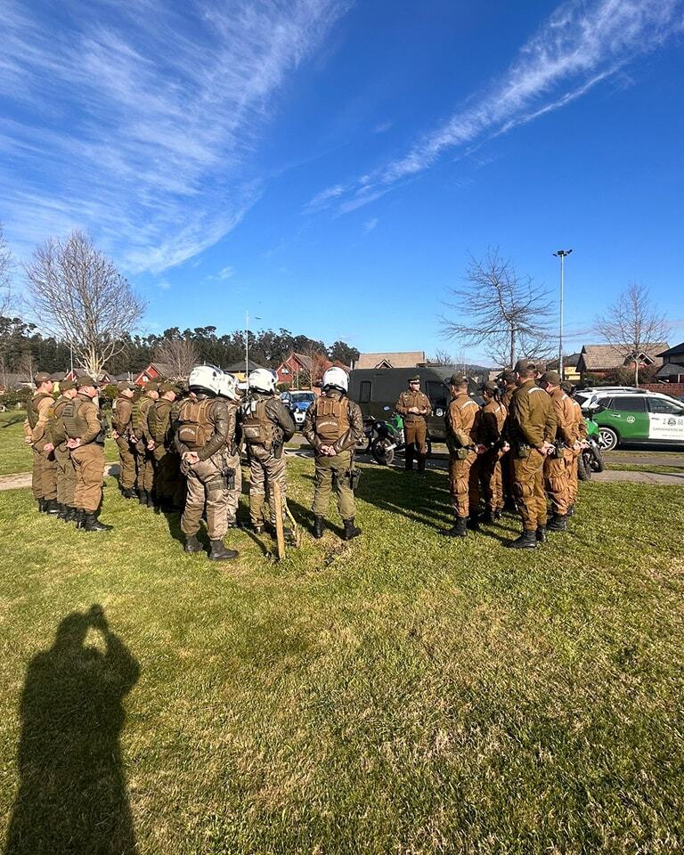 Talcahuano_inf's tweet photo. 🚨 #sanpedrodelapaz 🚨

Carabineros de la 6ª Comisaría realizan una ronda extraordinaria en los sectores San Pedro del Valle, Huertos Familiares y Candelaria, con apoyo de personal Centauro y COP, para reforzar la labor preventiva con controles y patrullajes para evitar delitos. https://t.co/A3OwFq3SrU