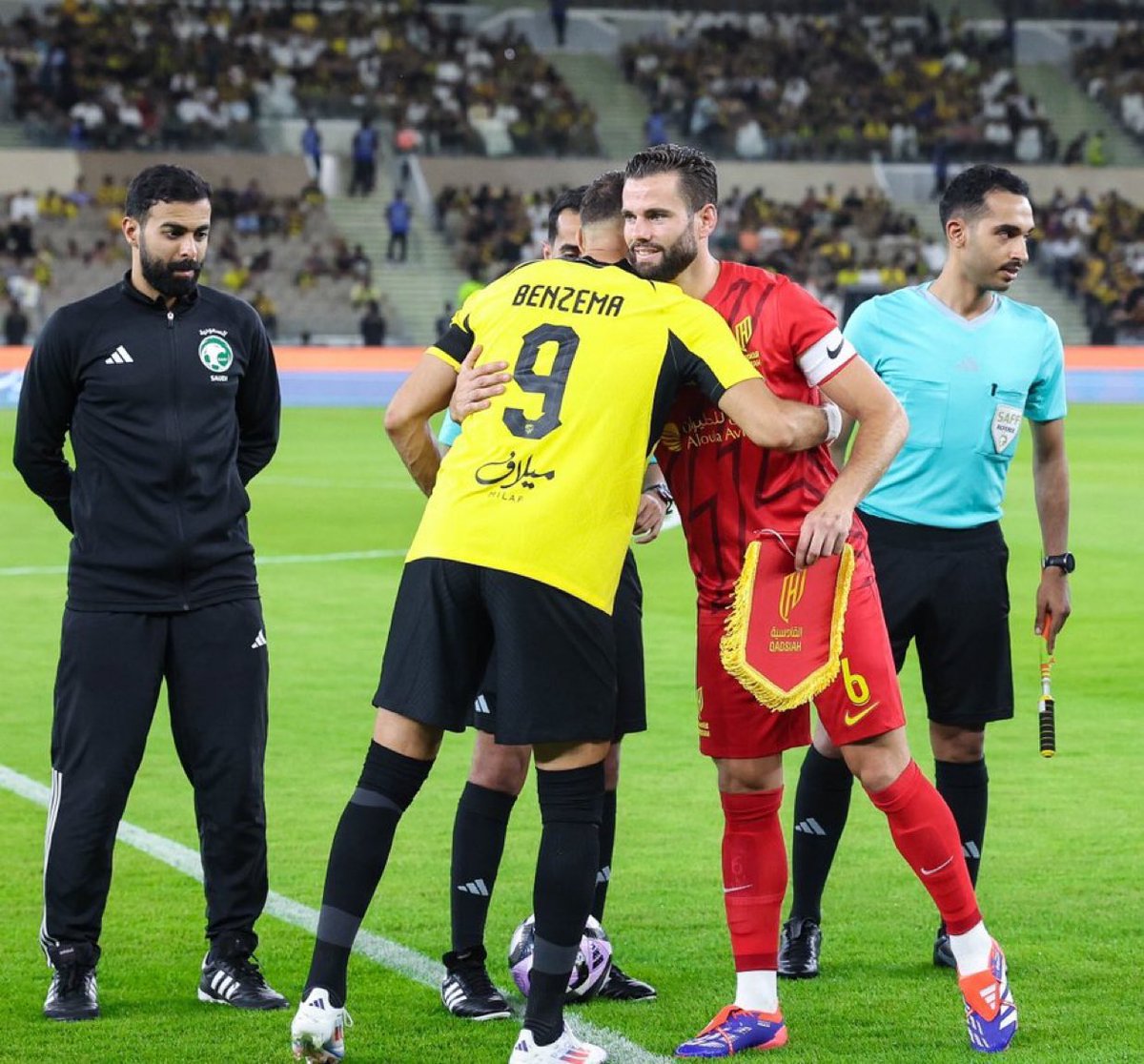 _su6an's tweet photo. ناتشو : لن اعتزل الا في ريال مدريد 
بنزيما : سأنهي مسيرتي في ريال مدريد 

الاثنين بملعب عبدالله الفيصل : https://t.co/mXRmSxftaj
