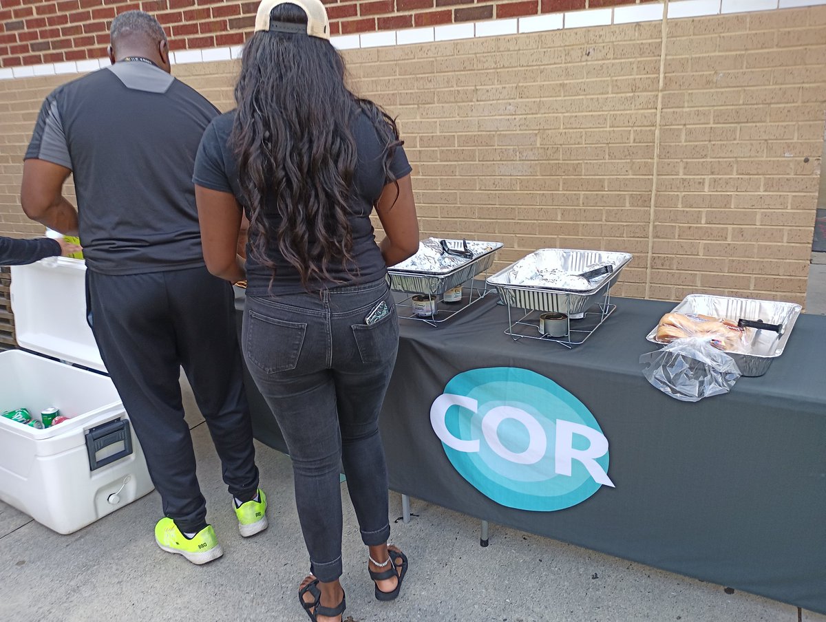 It's Faculty Night!  1st home game campus-wide faculty tailgate with <a href="/carverpbsa/">Carver STEAM PBSA</a> and <a href="/APSCarverEC/">Carver Early College</a> !  Thank you <a href="/WhatsYourCor/">COR</a> for your support!