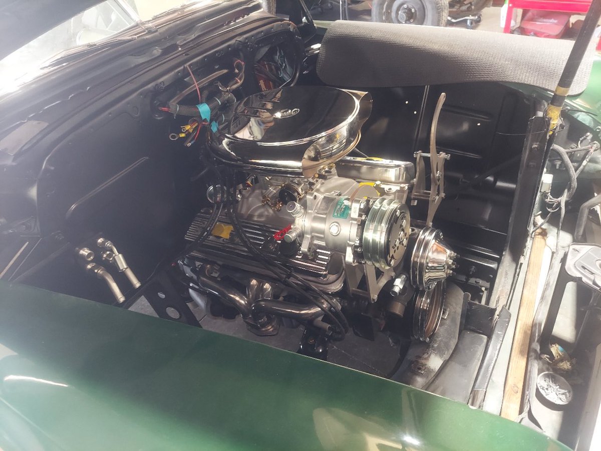 JohnnyM11194138's tweet photo. 1951 Chevy wagon, we pulled the old straight 6 and installed a 340hp small block with an overdrive transmission, added a/c, power disc brakes and a little chrome to dress up the engine bay. https://t.co/GKM2FOUEht