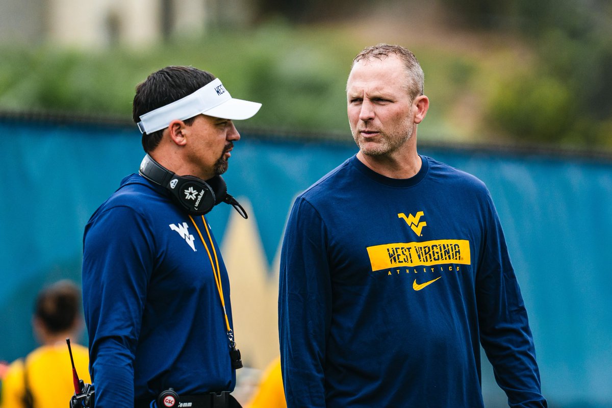 Can’t keep a coach away from practice 👋

<a href="/Coach_DeVries/">Darian DeVries</a> 
<a href="/NealBrown_WVU/">Neal Brown</a>
