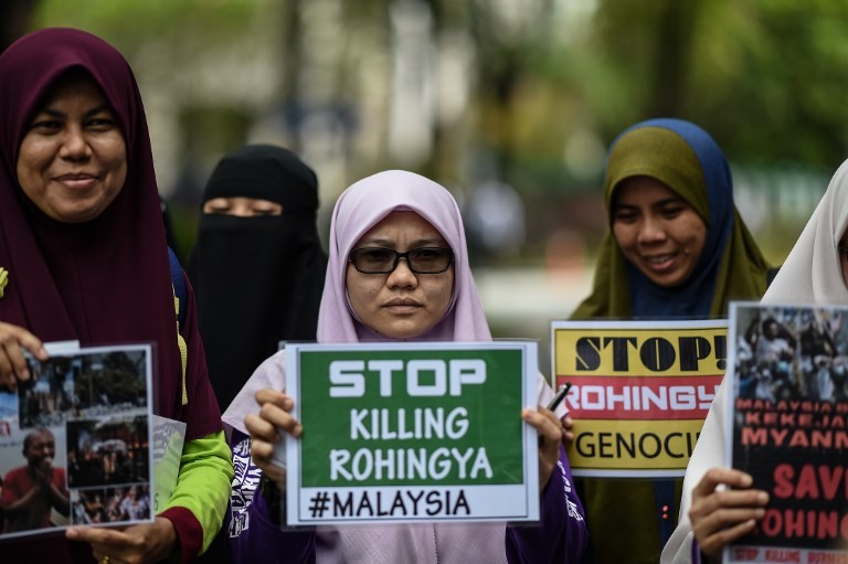 Sabbir19999's tweet photo. The blood of the Rohingya stains the streets as relentless drone strikes and artillery shelling shatter lives every minute. This relentless cruelty must end now! We, Rohingya, want a Safe Zone.
#SaveRohingya
#savezone
#RohingyaGenocide
#Rohingya https://t.co/j4udNYo8kh
