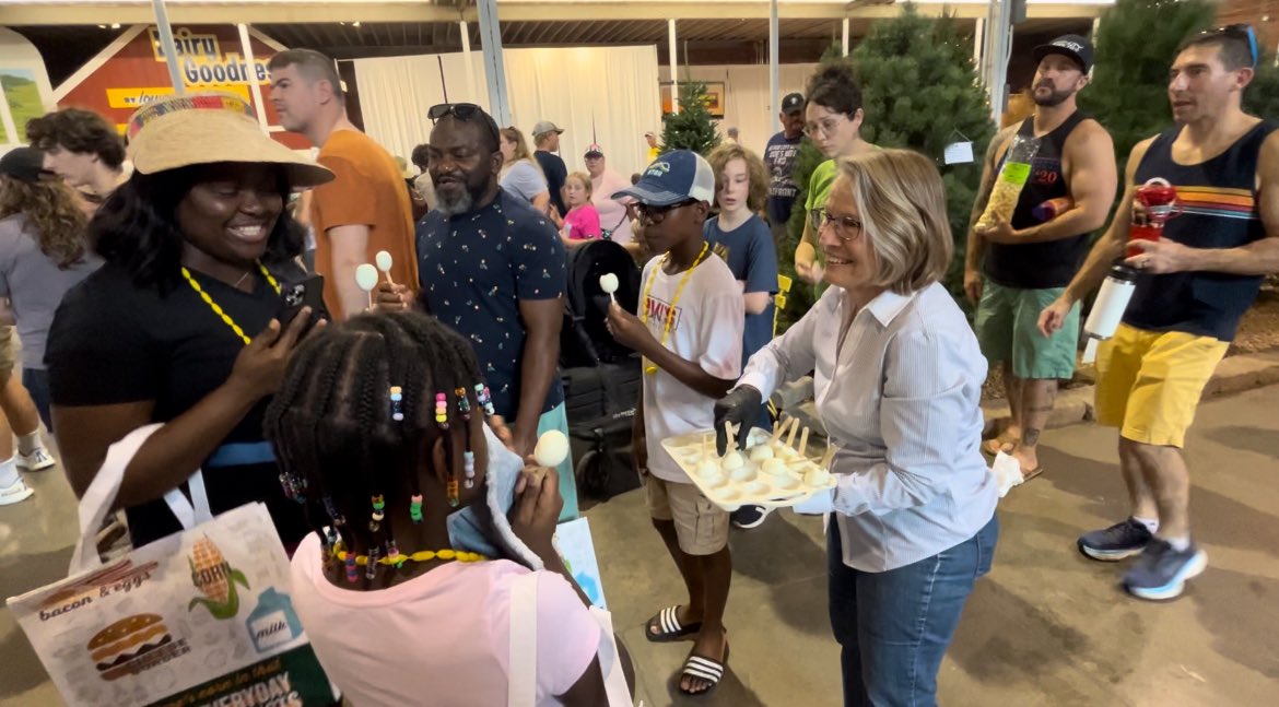 RepMMM's tweet image. Had an egg-cellent time handing out eggs on a stick at the Iowa State Fair with @IowaEggCouncil! 🥚🍳#IowaStateFair