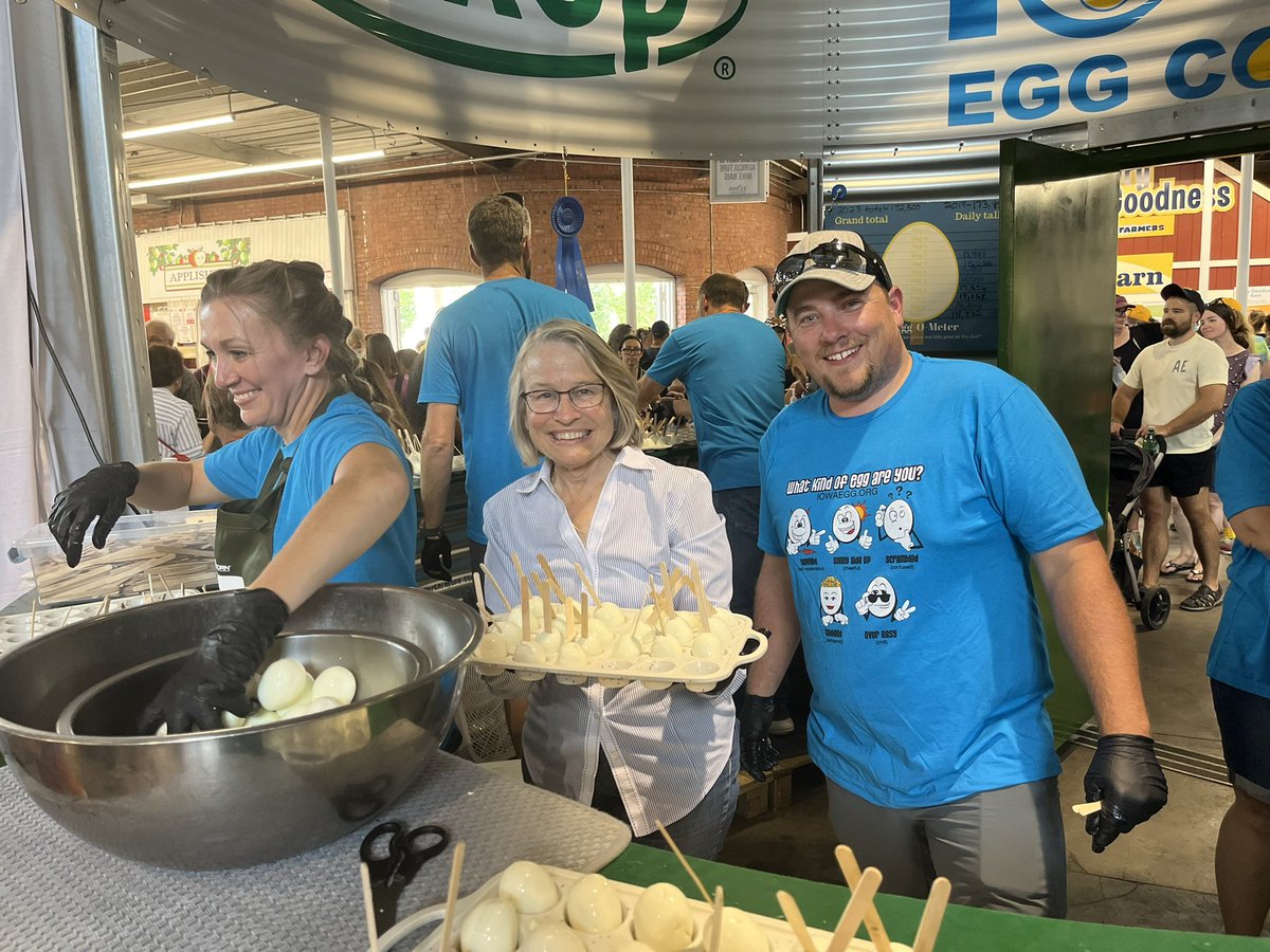 RepMMM's tweet image. Had an egg-cellent time handing out eggs on a stick at the Iowa State Fair with @IowaEggCouncil! 🥚🍳#IowaStateFair