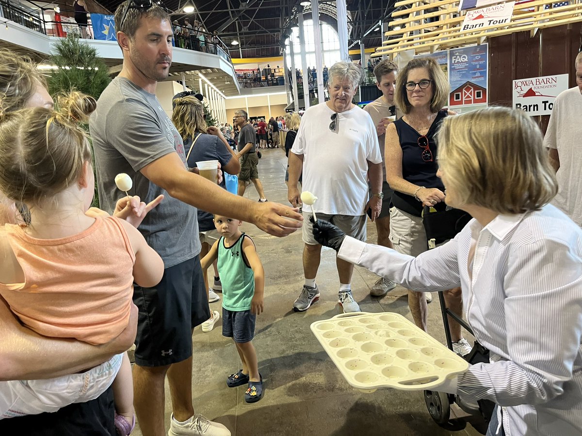 RepMMM's tweet image. Had an egg-cellent time handing out eggs on a stick at the Iowa State Fair with @IowaEggCouncil! 🥚🍳#IowaStateFair
