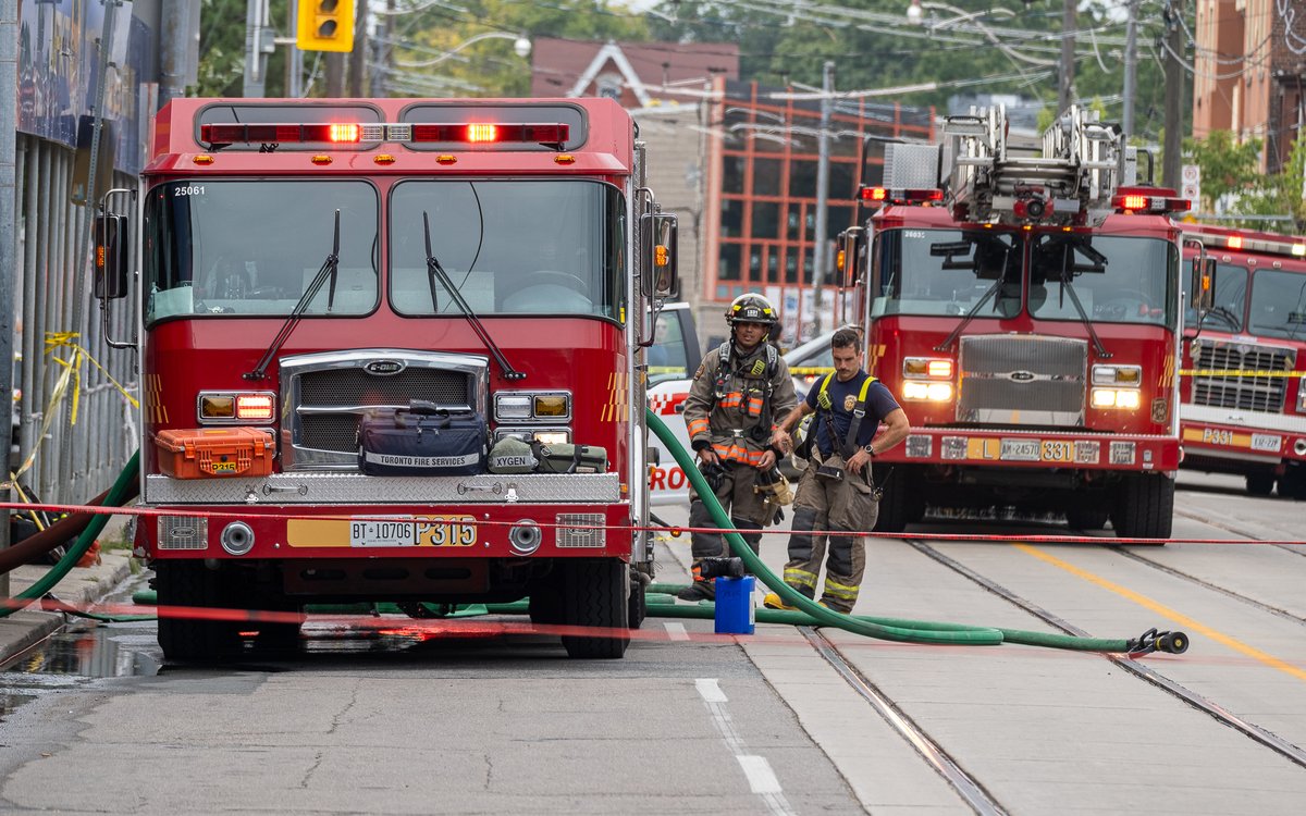 Simon Sheehan (@simonsheehan1) on Twitter photo Emergency crews on scene today keeping watch on a leaning building near Dundas and Augusta, after the roof collapsed. The structure is compromised. <a href="/TPFFA/">Toronto Firefighters</a> <a href="/Toronto_Fire/">Toronto Fire Services π¨π¦</a> Emergency crews on scene today keeping watch on a leaning building near Dundas and Augusta, after the roof collapsed. The structure is compromised. <a href="/TPFFA/">Toronto Firefighters</a> <a href="/Toronto_Fire/">Toronto Fire Services π¨π¦</a>