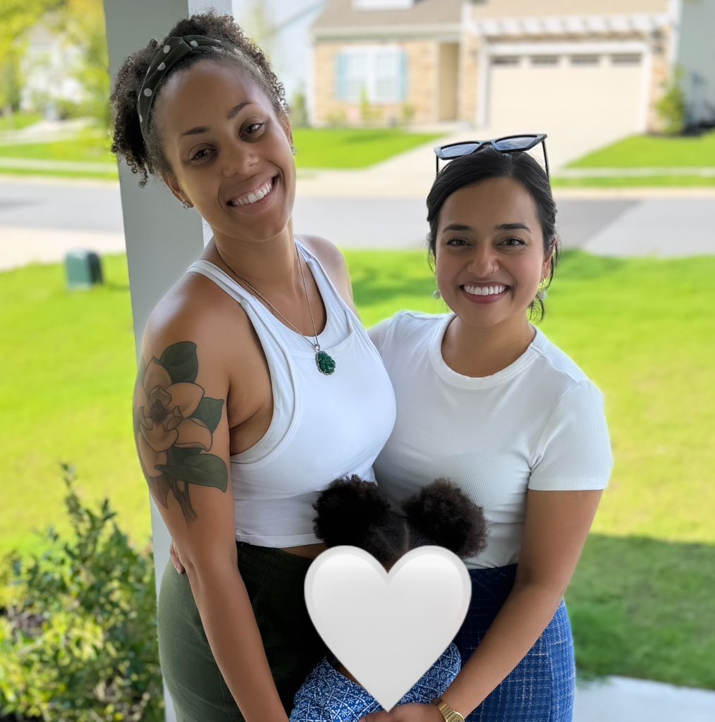 We’re so lucky to have had <a href="/FarwahiqbalPhD/">Farwah Iqbal</a> join us at <a href="/DukeVascular/">Duke Vascular</a> for the past month! She’s an absolute star, and I’m so excited to meet another aspiring vascular surgeon-scientist! ♥️🩸