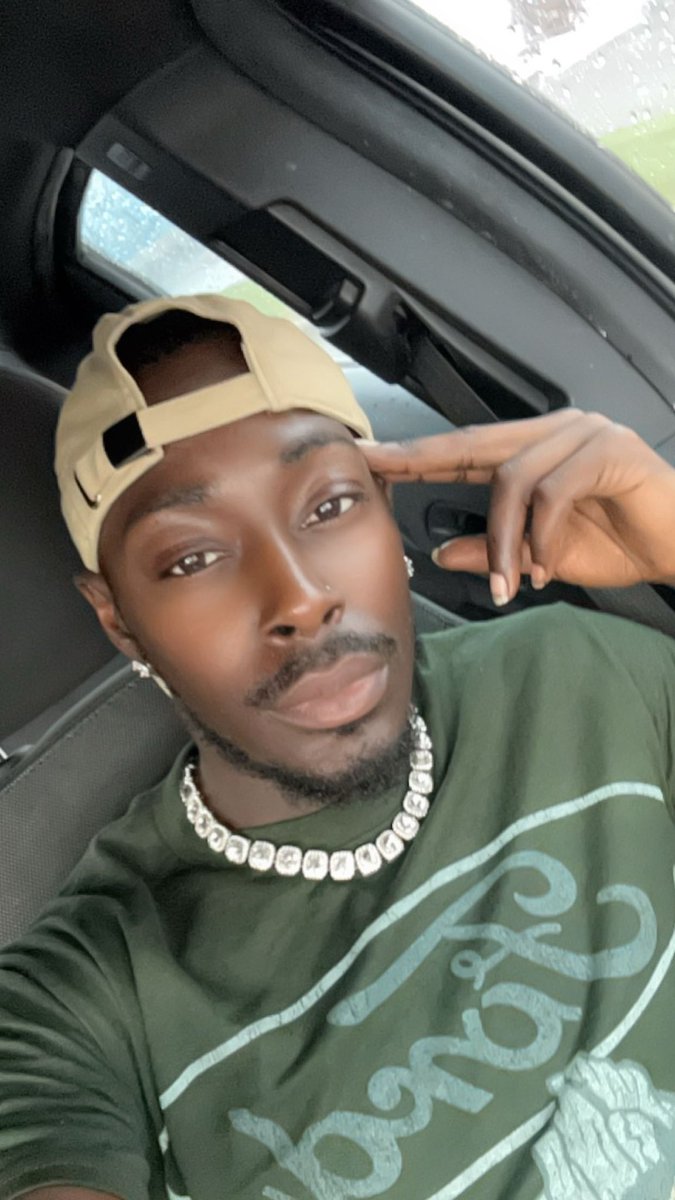 TjJuniorz's tweet photo. Hoes so phony,✌🏾got me lookin' at 'em sideways🤔
It'll never be the same, motherfuck the old days🖕🏾
#VibingOnThisRainyDay #SeenGreen #YoBoyTj #ActLikeYouKnow #GVO #HisMAIN #DuhhThatPart #WetOutside https://t.co/eKWjoCulYS