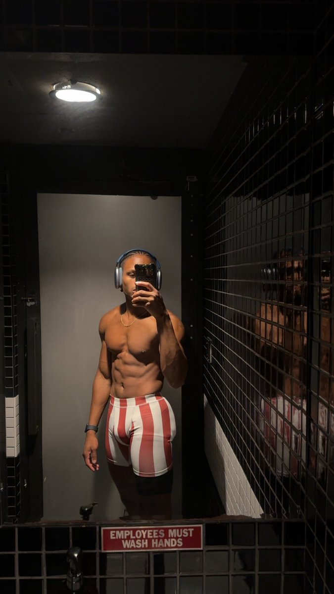 semaj_thedancer's tweet photo. i did legs today 🦵🏾♥️ https://t.co/Cm6OQ9xLs3