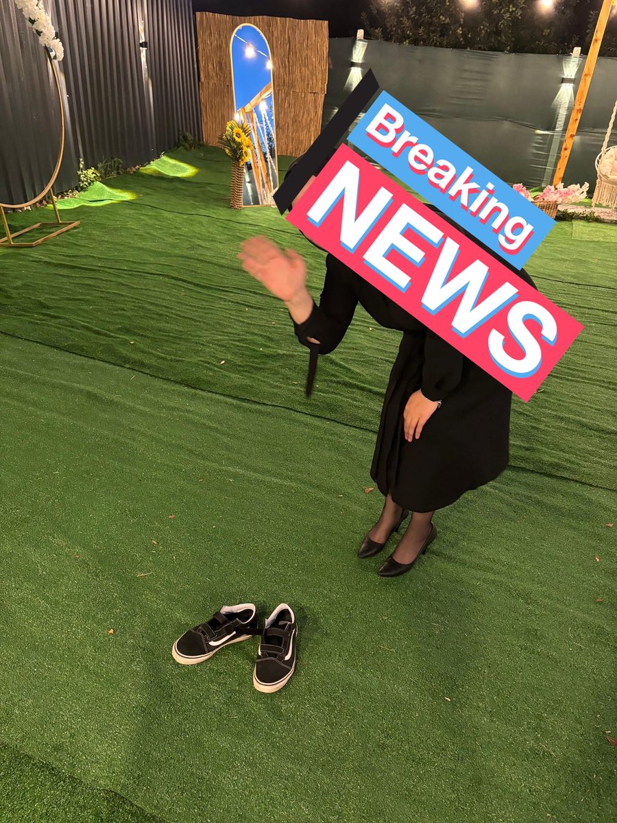 Bazı vedalar zor olur 
(ayakkabılarından ayrılıyor)