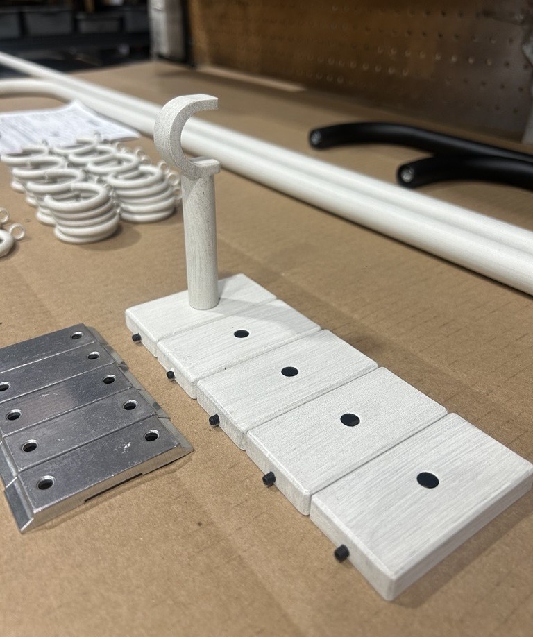 helserbrothers's tweet image. Hand-painted in our Heirloom finish 🎨✨.
 
Hardware: 7/8” French Pole Kit | EZ Mount bases and brackets | Extra small Bypass Rings.
 
View more of our premium finishes in the HB catalog. 
 #helserbrothers #draperyhardware #customdraperyhardware