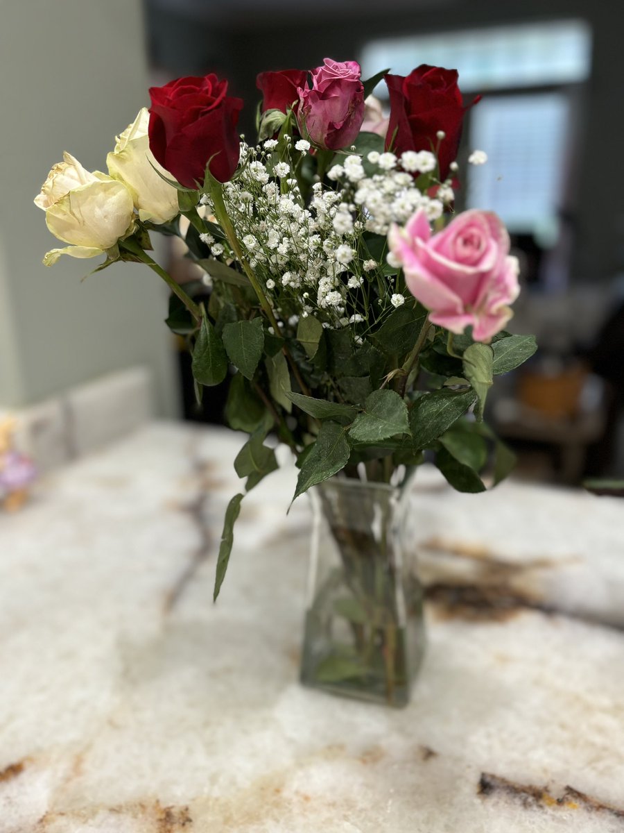 leannekodabeau's tweet photo. Meeting my Rayburn Rockets yesterday was the perfect way to begin this year!😊. Thanks to all the families and ex-students that came by to visit. Y’all made my day🥰. #oncearocket… #teacherforever #lovethisclass @Rockets120 https://t.co/RPeubkcZa3
