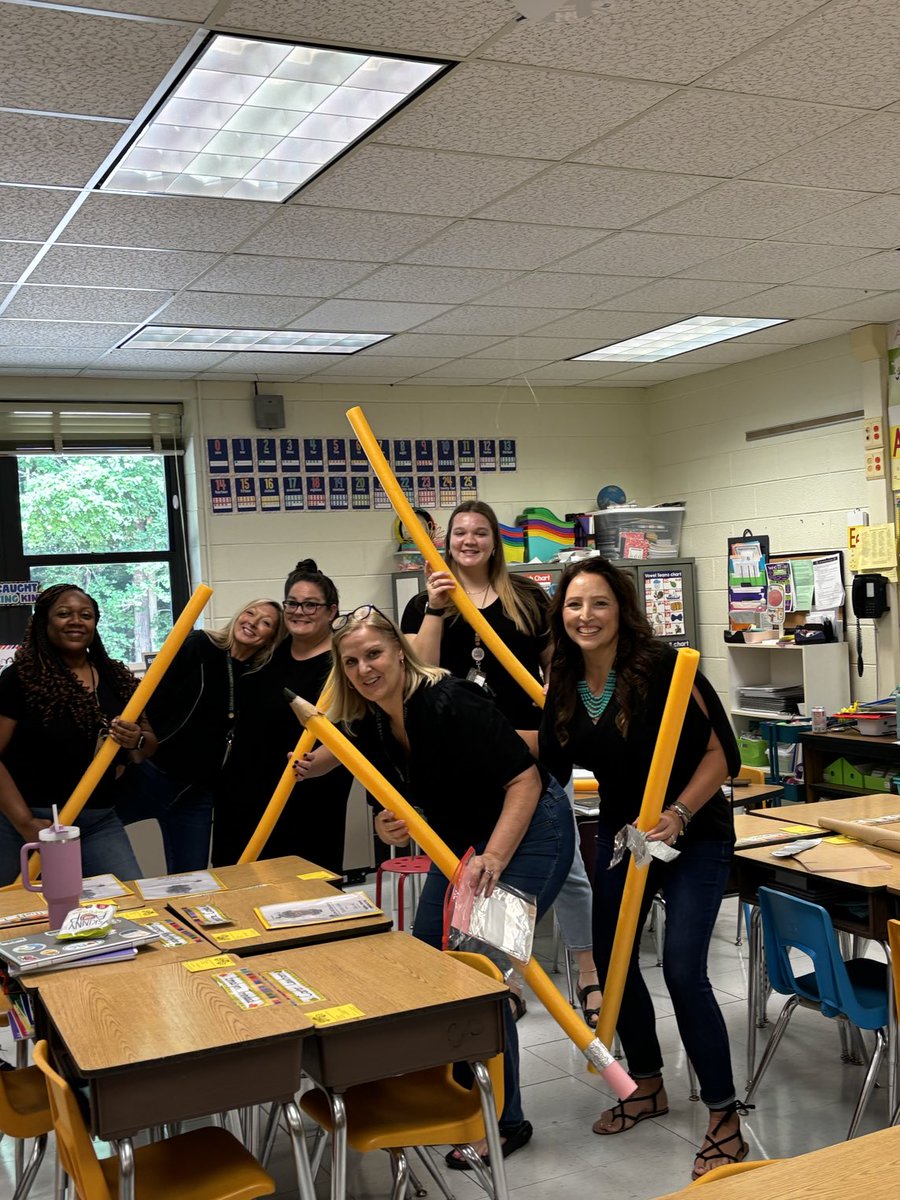raegencdinelli's tweet photo. Our 2nd grade team is ready for big things! What lucky students to have these amazing teachers! @CloverHillES @KarynAndersen @AHolt_educ8 #leadwithpride #oneccps https://t.co/OdmQlnFFlc