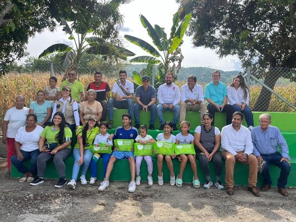 📌 Recibimos el cerramiento, la recuperación de la cancha múltiple y el lavamanos escolar de la sede educativa Luis Carlos Peña en el corregimiento de Cauca, por parte del Ingenio Risaralda y la fundación Corazón de Caña.