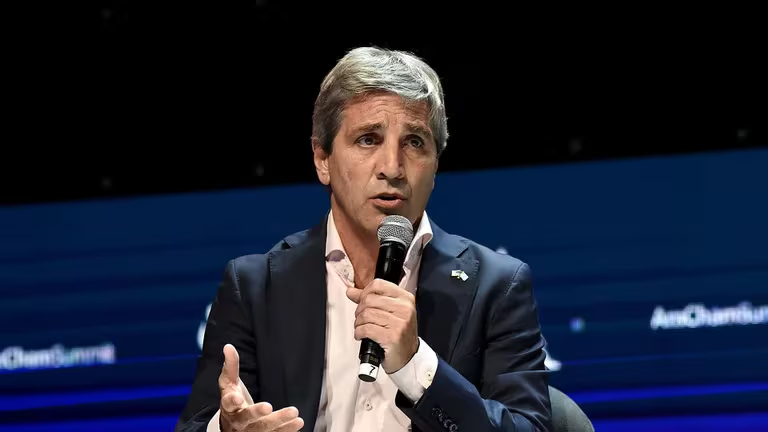 HumbertoTumini's tweet photo. Caputo en la Bolsa de Comercio de Córdoba: "Hubo razones sobradas durante todo este tiempo para evadir impuestos”.
O sea, robarle al Estado la plata que es de todos y ponerla afuera no está mal. Pero que el pobre cobre un mísero plan es un delito escandaloso.
#QueHijosDePuta https://t.co/2j16azyuNz