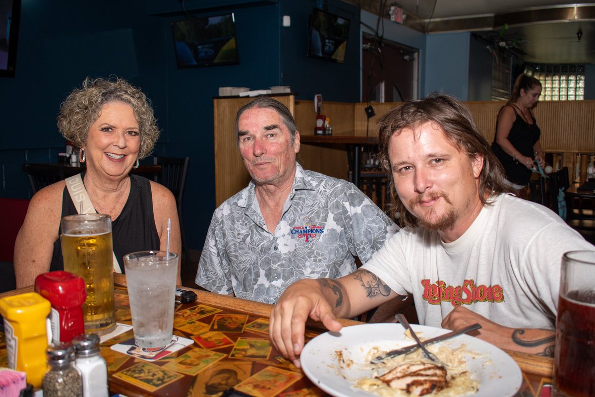 Bobby V's Sports Gallery Cafe tweet media