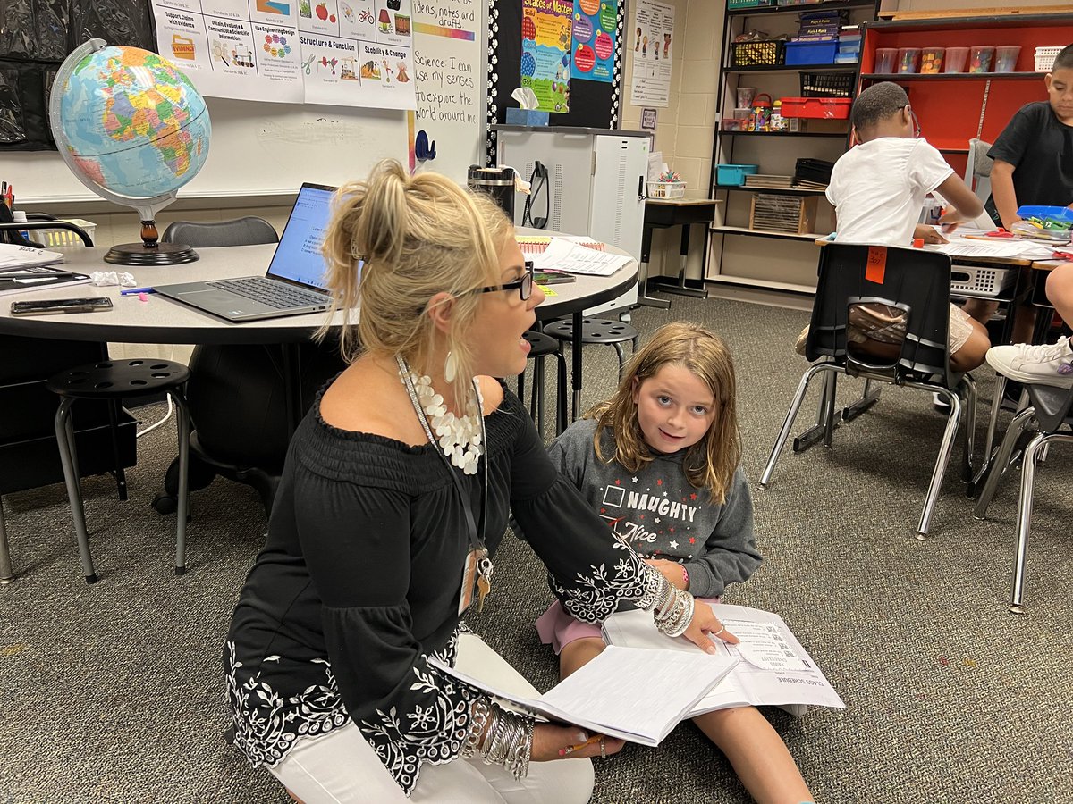 suttonamysimon's tweet photo. Absolutely full of joy &amp; awe after spending time in this classroom where Teaching to the Top is just what’s done 🙌🏼 The writing and level of engagement happening in this lesson (on day #7) was 🥹 @ChanceyHolley you crushed the Listen then ABC strategy 🫶🏻 @HumbleISD_FE https://t.co/QcvAiDGVAh