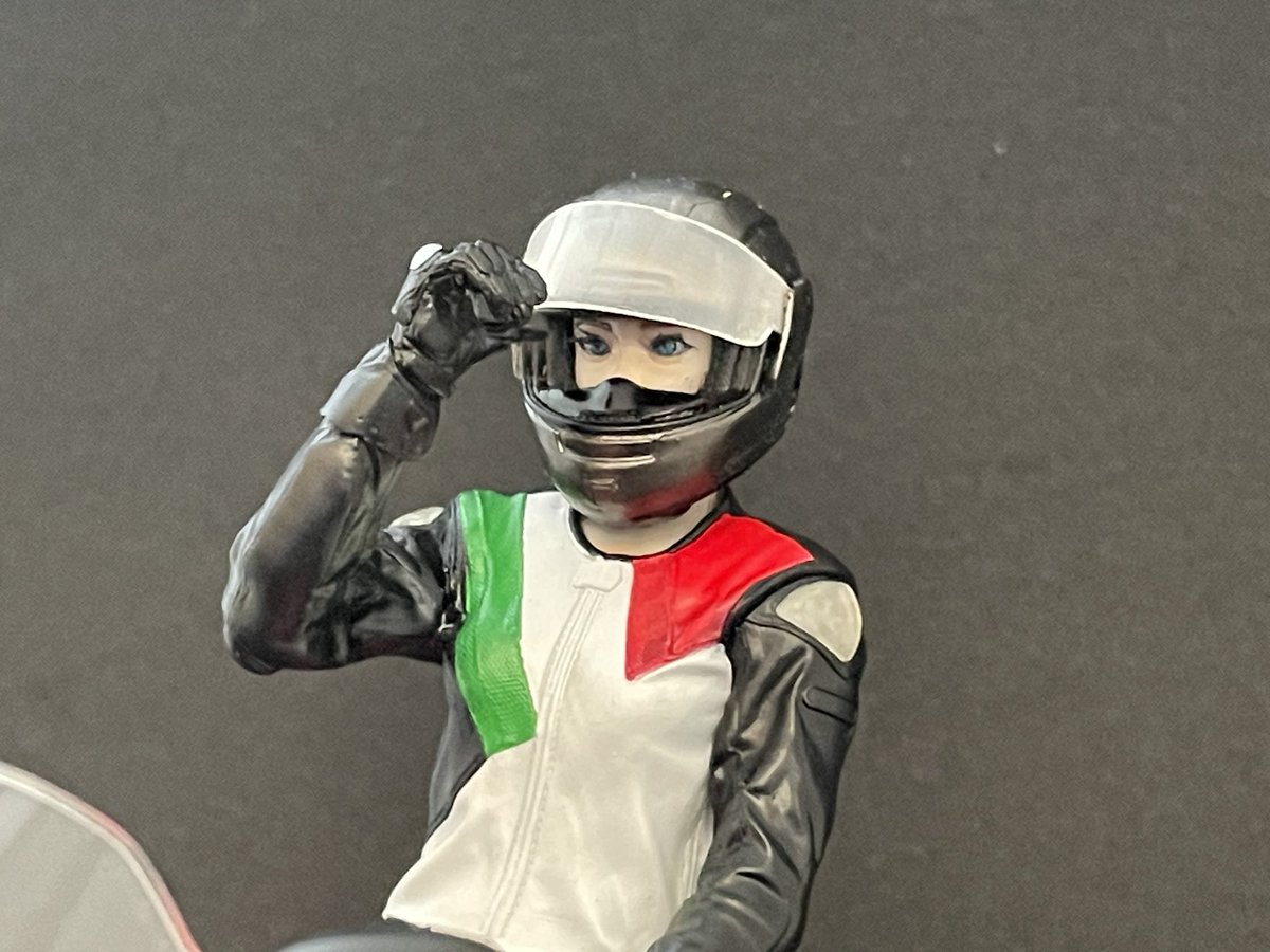 itoh_hirotaka's tweet photo. クラブM・ウーマンライダー完成❗️
お姉さんの視線。
台風も去ったので後で屋外でも撮影したいと思います。
それではお疲れ様でした❣️
#バイクプラモ盛り上げ隊
#バイク模型が好きだ
#CLUB_M
#The_Womens_Rider
#tamiyainc
#tamiya_plamodel
#タミヤ
#DUCATI
#SUPERLEGGERA_V4 https://t.co/yanmdqzczz
